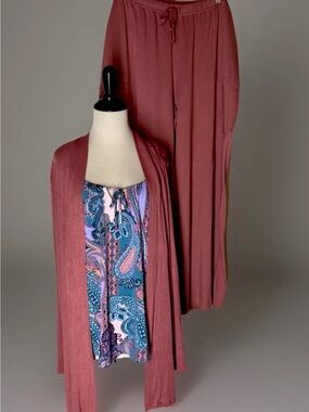 Soma 3 Piece Lounge Set size XXL Duster, Tank And Pants Dusty Rose And Paisley